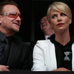 Bono e Charlize Theron 