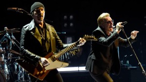 Bono e The edge discutono sul processo di scittura degli u2 e sui tumultuosi ricordi d'infanzia che hanno ispirato la traccia 'Cedarwood road' di Song of Innocence