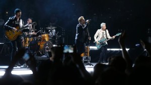(Gli U2 riceveranno l' iHeartRadio Innovator Award durante gli iHeart Music Awards il 3 Aprile photo by Thomas Samson/Getty)